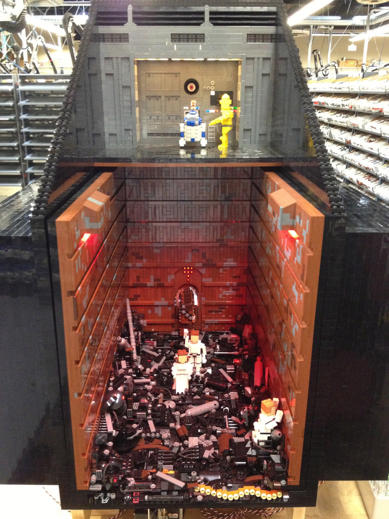 LEGO Artist Star Wars Garbage Masher
