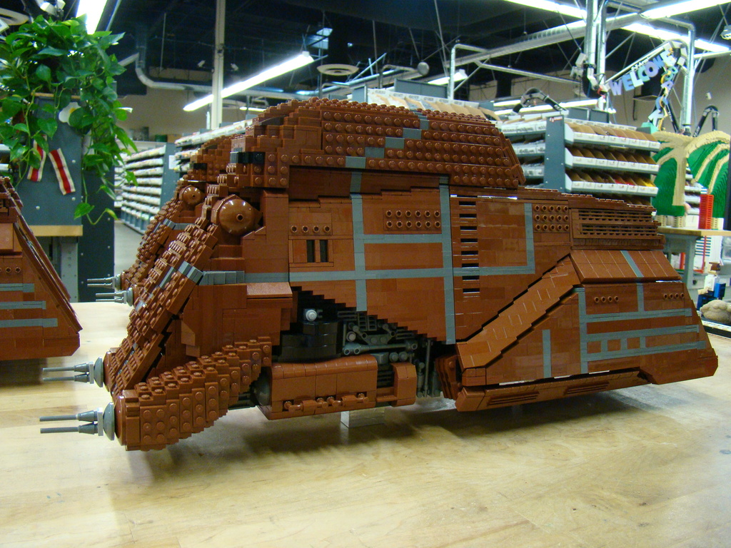 LEGO Artists Star Wars MTT